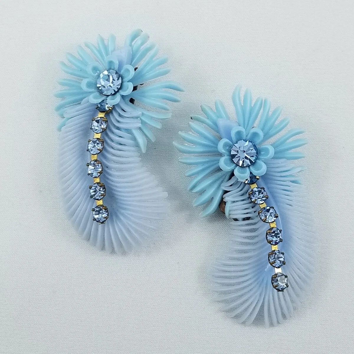 Plastic clip hotsell on earrings